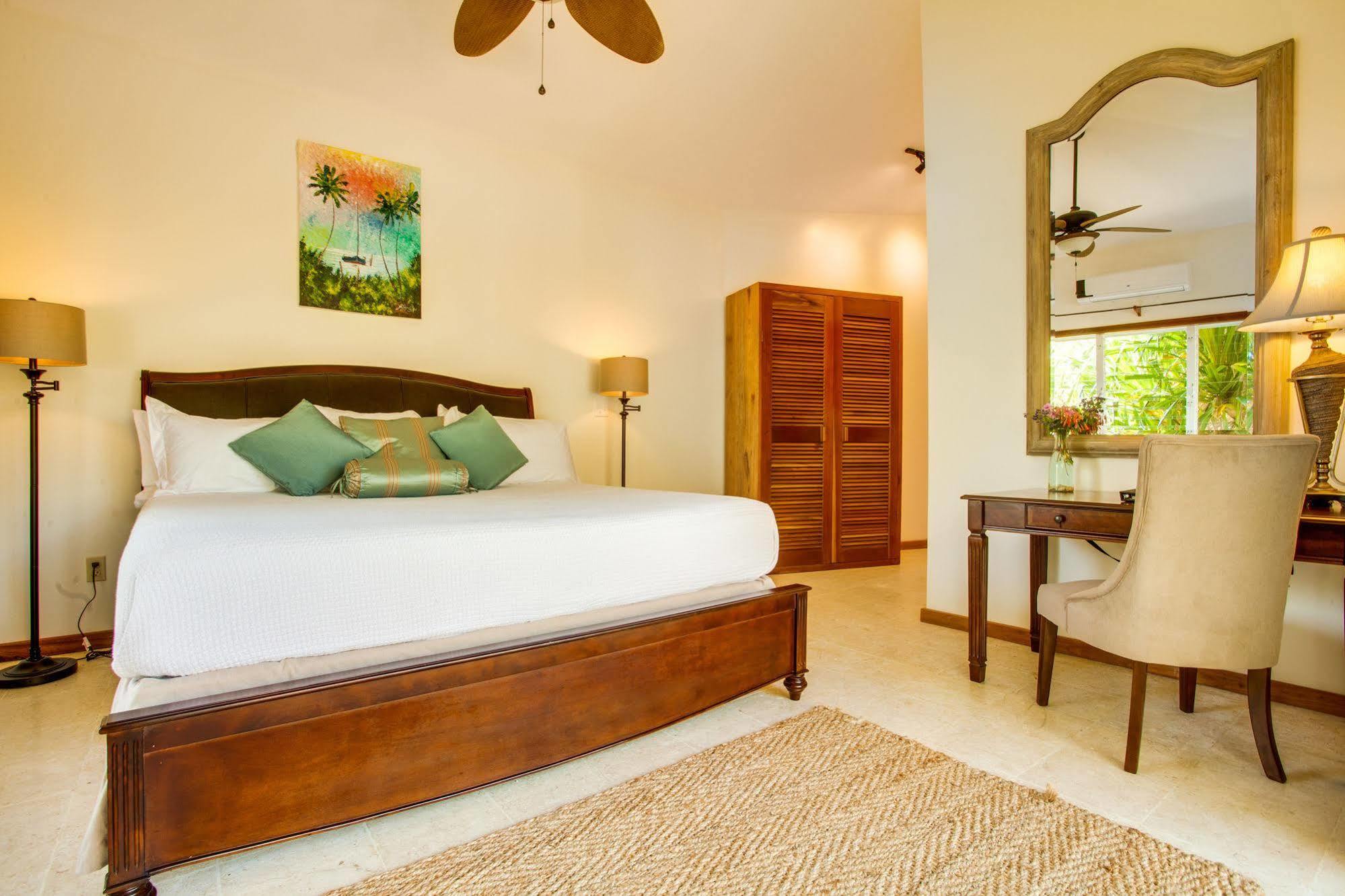 Hatchet Caye Island Resort (Adults Only) Placencia Екстериор снимка