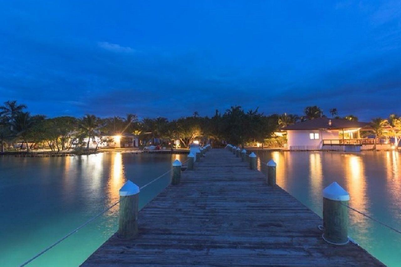 Hatchet Caye Island Resort (Adults Only) Placencia Екстериор снимка